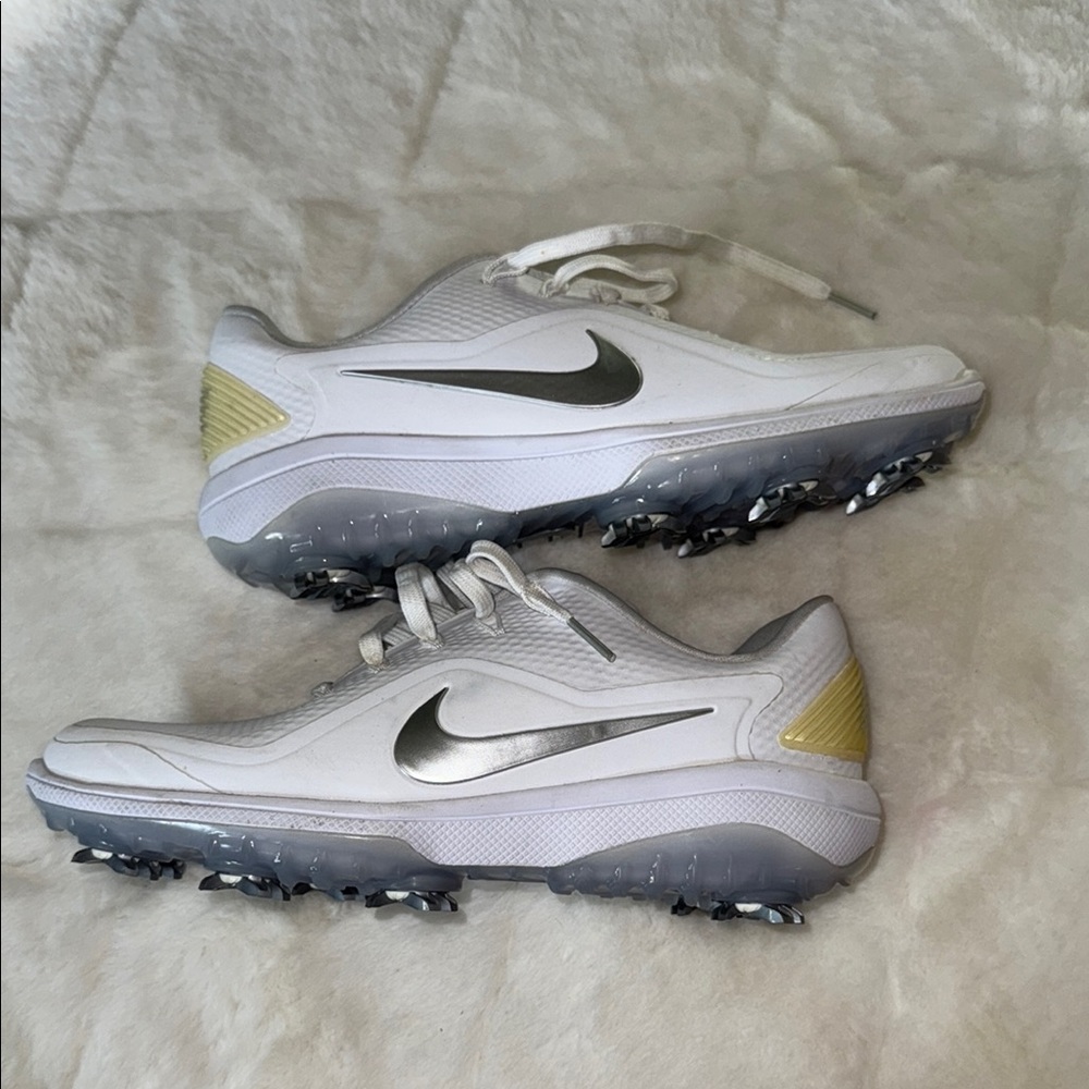 Nike White and Silver Golf Shoes with Pale Yellow Accents